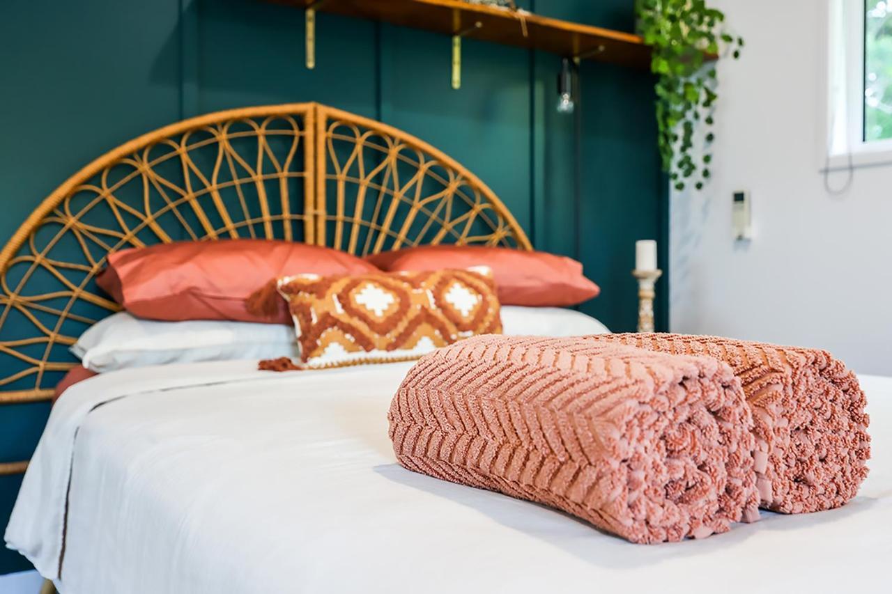 The Poolhaus Retreat - Peaceful Private Studio Valdora ภายนอก รูปภาพ