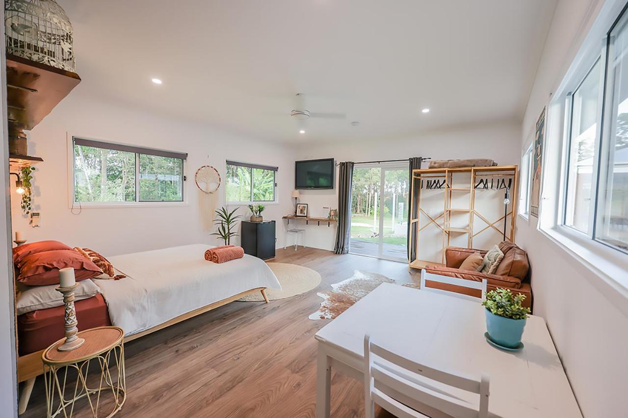 The Poolhaus Retreat - Peaceful Private Studio Valdora ภายนอก รูปภาพ
